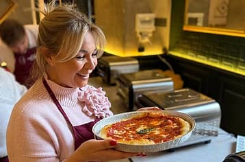 Pizza napoletana e tiramisù a Napoli: cooking class autentica con Wine Unlimited