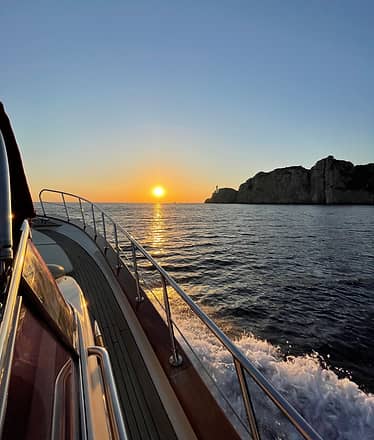 Giro dell'isola (2 ore) al tramonto con aperitivo 