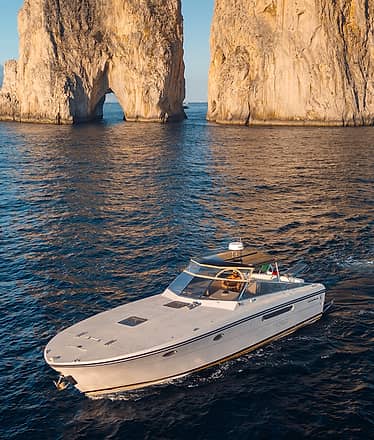 Door to Door VIP Transfer Service from Naples to Capri (Cars + Speedboat)