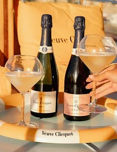 Capri Sunset Boat Tour with Champagne and Stunning Coastal Views