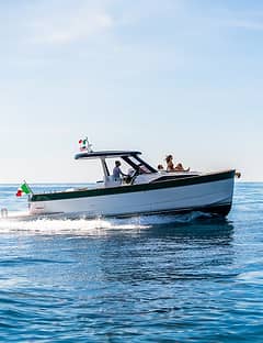 Private water taxi to or from Capri with tour included!