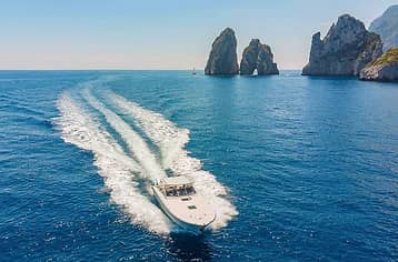 Servizi Transfer da e per Capri in Barca Privata di Lusso