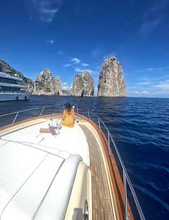 Transfer from e to Capri by gozzo boat!