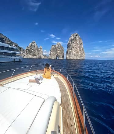 Transfer from e to Capri by gozzo boat!