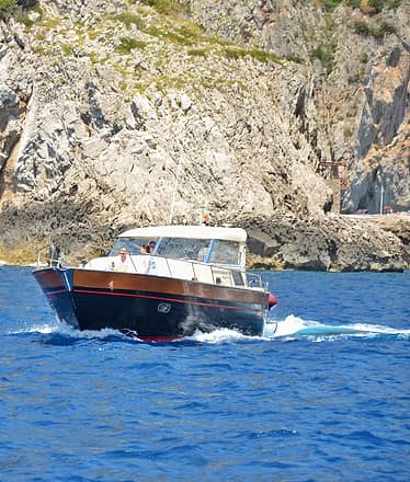 Transfer from e to Capri by gozzo boat!