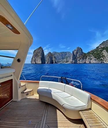 Transfer from e to Capri by gozzo boat!