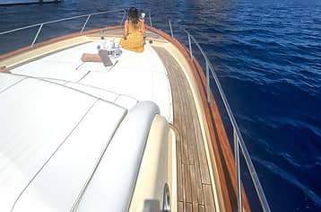 Transfer privato da e per Capri su gozzo di lusso