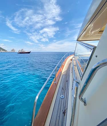 Transfer privato da e per Capri su gozzo di lusso