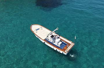Luxury Capri Boat Tour by Fratelli Aprea Lancia/Gozzo