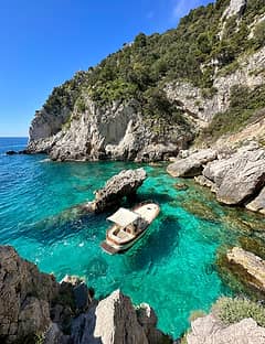 Boat Tour of Capri by Luxury Gozzo from Positano/Amalfi