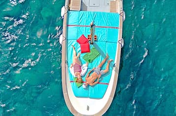 Island Boat Tour + Beach: the perfec day in Capri!