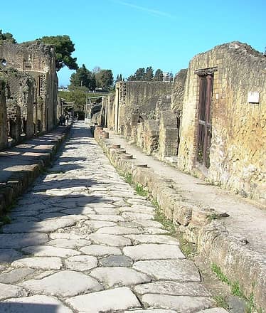 Exclusive Private Tour: Pompeii, Herculaneum & Naples Archaeological Museum from Positano