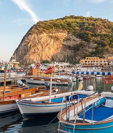 Escursione a Capri e Ischia o Procida in motoscafo 